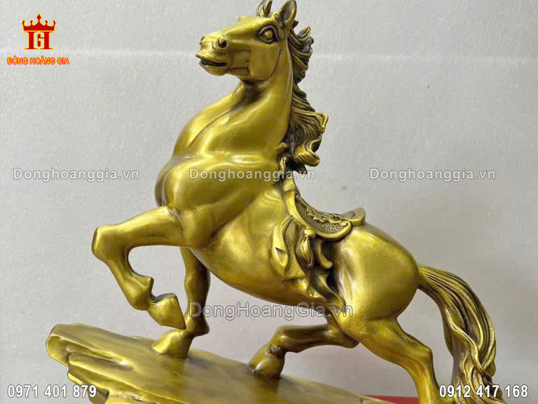 Pho tượng ngựa được đúc hoàn toàn từ đồng nguyên chất loại I